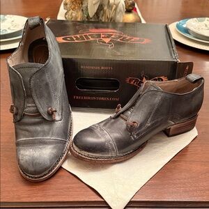 Freebird Mabel Women’s Distressed Black Leather shoes size 9m